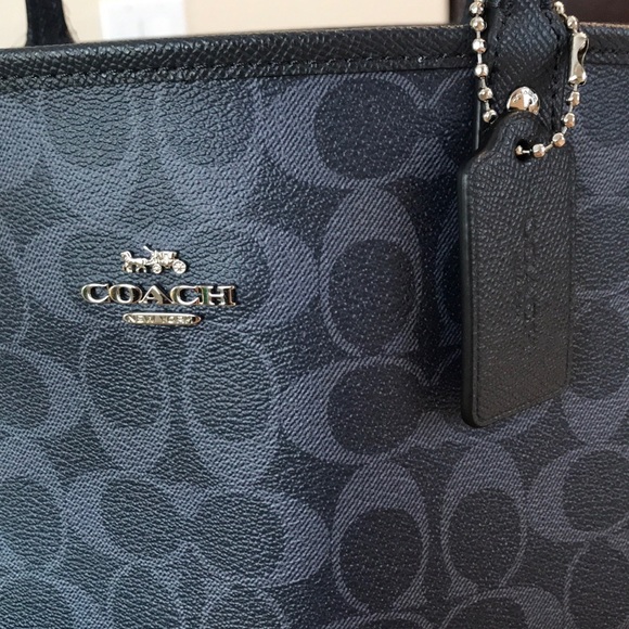 NWT Coach Reversible City Tote Navy/Denim Midnight - Picture 4 of 8